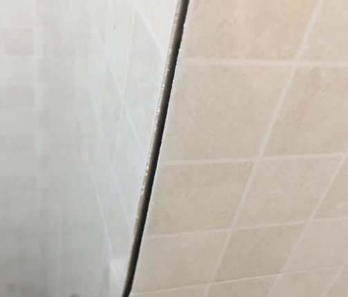 山城瓷砖空鼓维修公司分享阳台瓷砖脱落的修复过程可以分为以下几个步骤